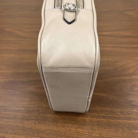 Leatherology Meadow Double Zip Hand Painted Monogrammed “MAH” Camera Bag - Picture 7 of 16